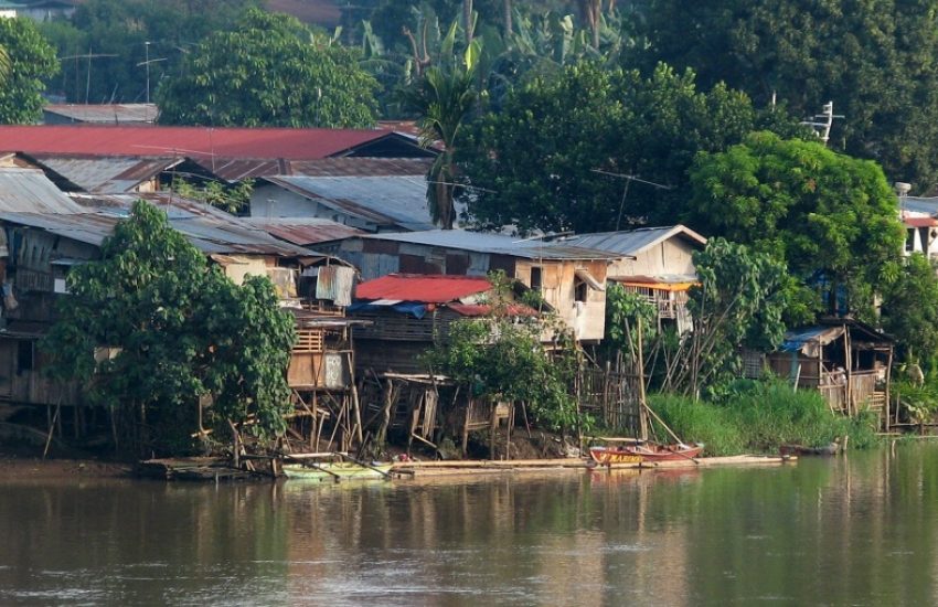 Dwellings on Cagayan de Oro river