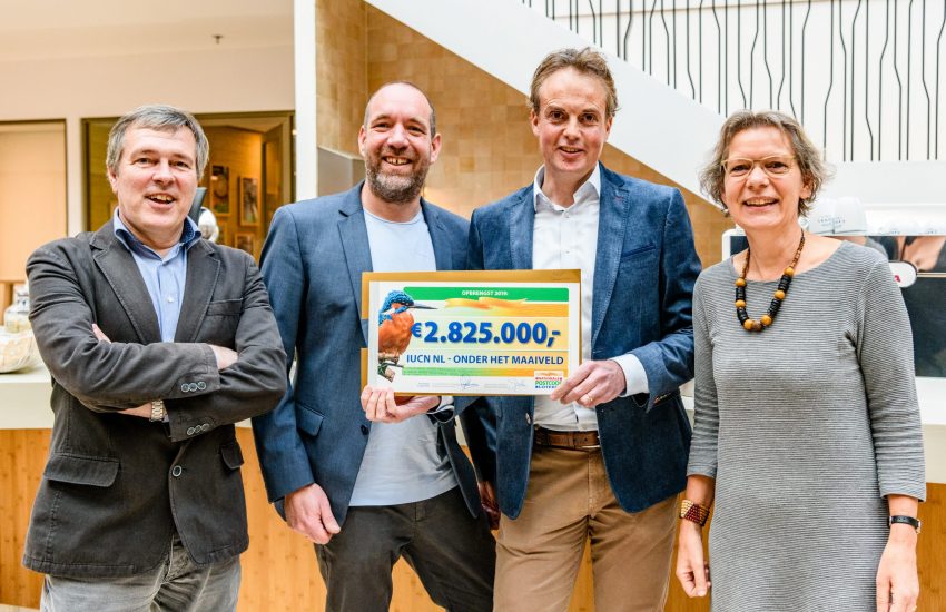 Coenraad Krijger ontvangt cheque van 2.8 miljoen euro