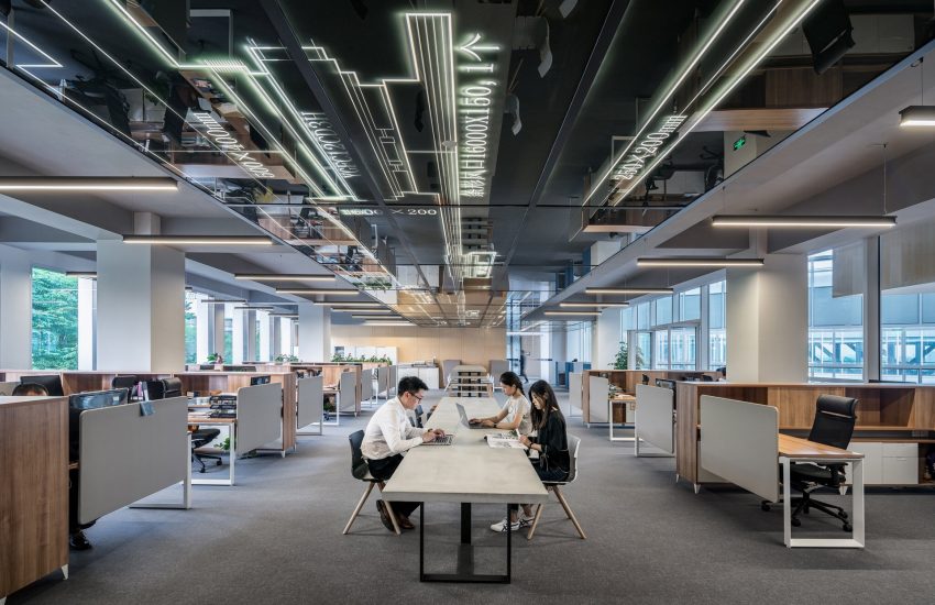 People in office (Photo: LYCS Architecture, Unsplash)